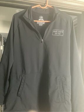 Men’s large Bucees quarter zip